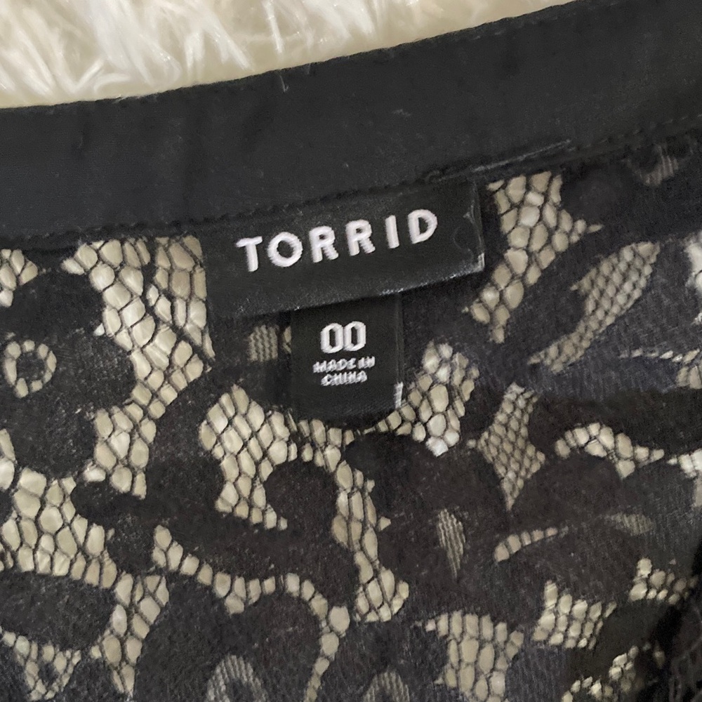 Torrid Lot of 2 Lace Blouses - Picture 5 of 9